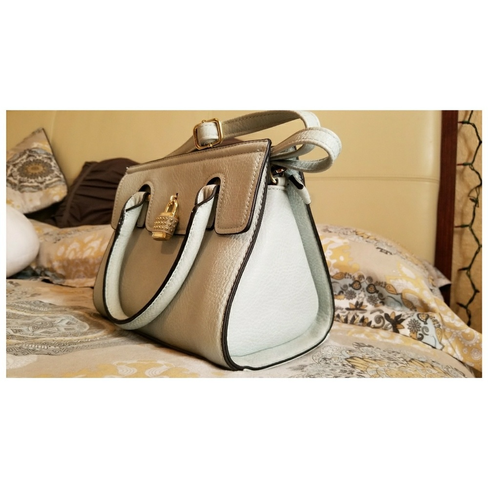 Purse - Picture 2 of 5